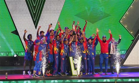 Pakistan Super League 2021: En Triumph av Lagarbete och en Händig Väg till Seger